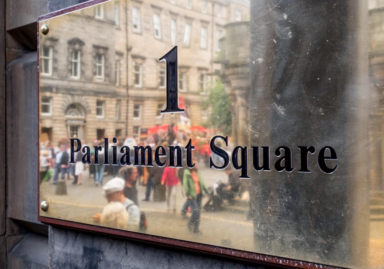 Апартаменти Parliament Sq Единбург Екстер'єр фото